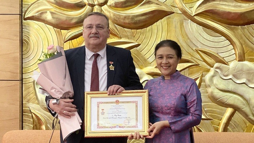 Ambassador of Hungary honoured with friendship insignia